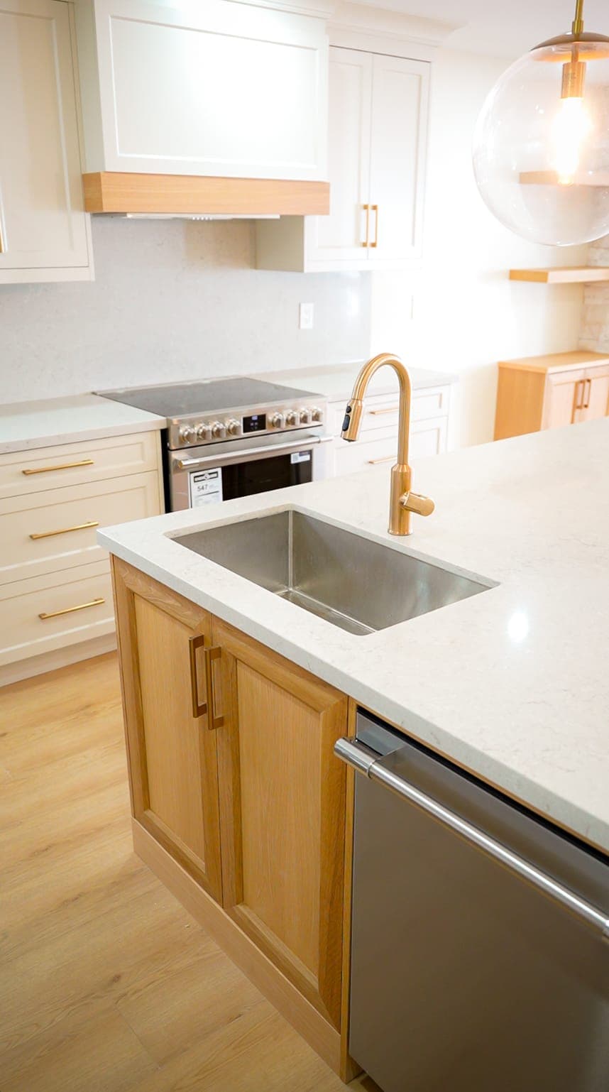 Kitchen island with sink, dishwasher, and quartz countertop